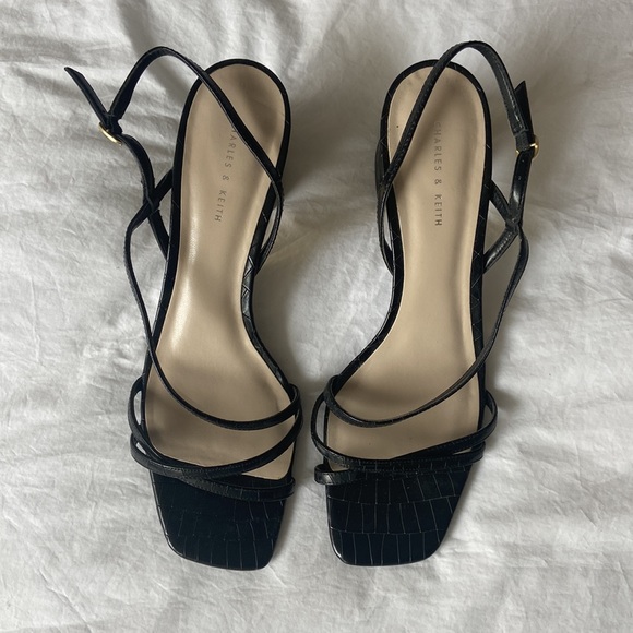 Charles & Keith Croc-Effect Strappy Heeled Sandal size 10 - Picture 2 of 5